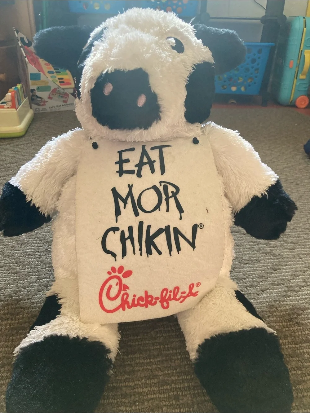 Chick-Fil-A plush Stuffed Animal cow Eat Mor Chikin’ 20 inches